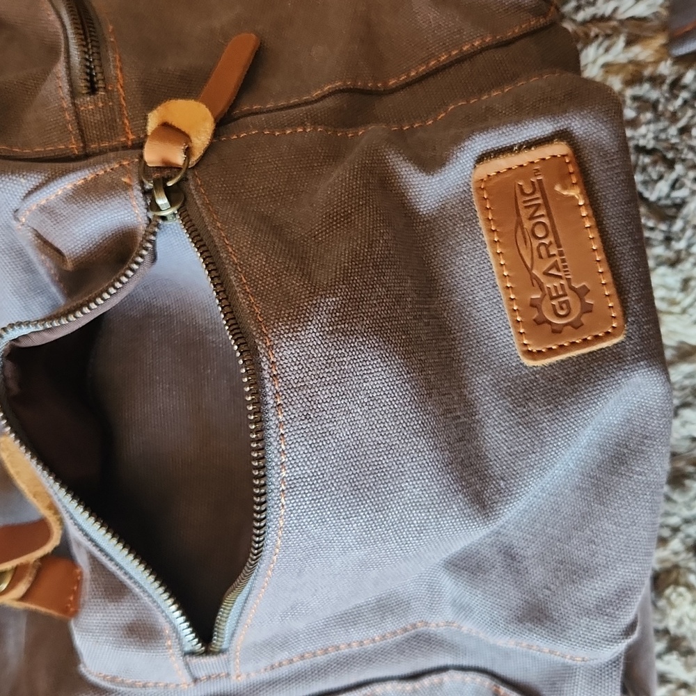 Canvas backpack - Picture 5 of 8